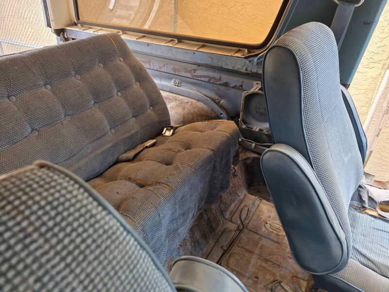 1981 Ford Bronco - Photo 23