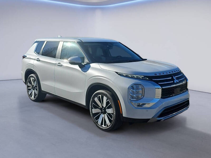 2025 Mitsubishi Outlander SE's photo