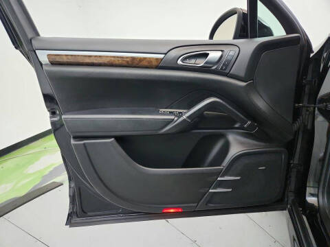 2013 Porsche Cayenne GTS