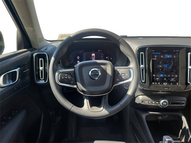 2023 Volvo XC40 B5 Plus Dark Theme