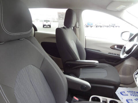 2021 Chrysler Voyager LX