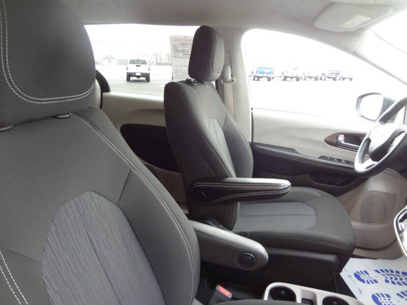 2021 Chrysler Voyager LX