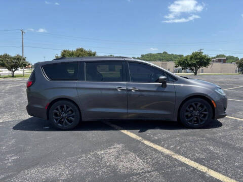 2020 Chrysler Pacifica Touring