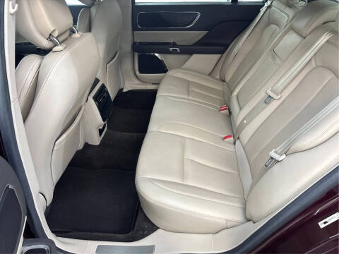 2017 Lincoln Continental Select