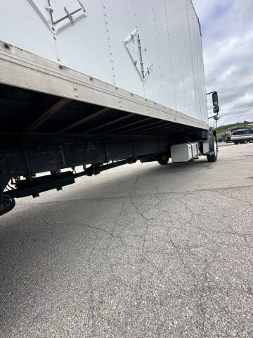 2017 Freightliner M2 106