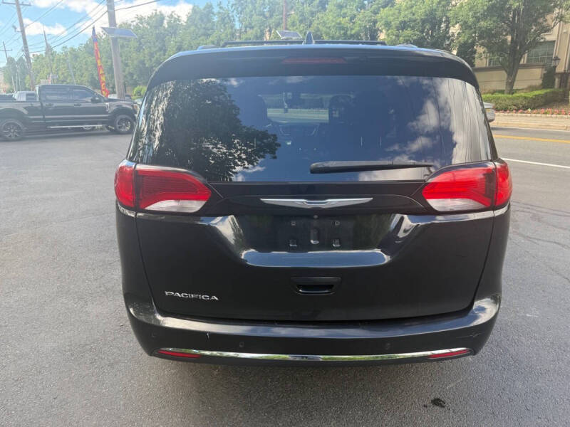 2017 Chrysler Pacifica Touring-L Plus