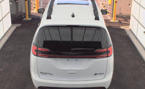 2024 Chrysler Pacifica Plug-In Hybrid Premium S Appearance