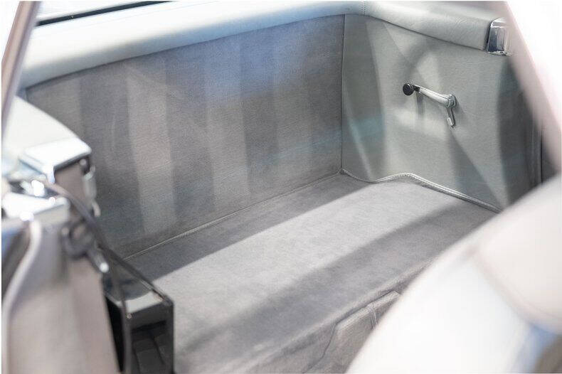 1986 Mercedes-Benz 560-Class 560 SL