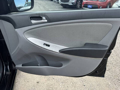 2012 Hyundai Accent GLS