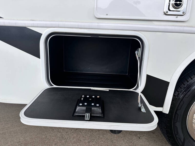 2022 Jayco Grayhawk 27, King Bed  Sleeps 6 , Gas Engine