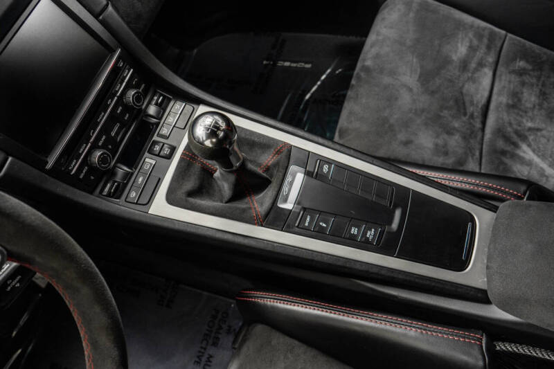 2016 Porsche Cayman GT4