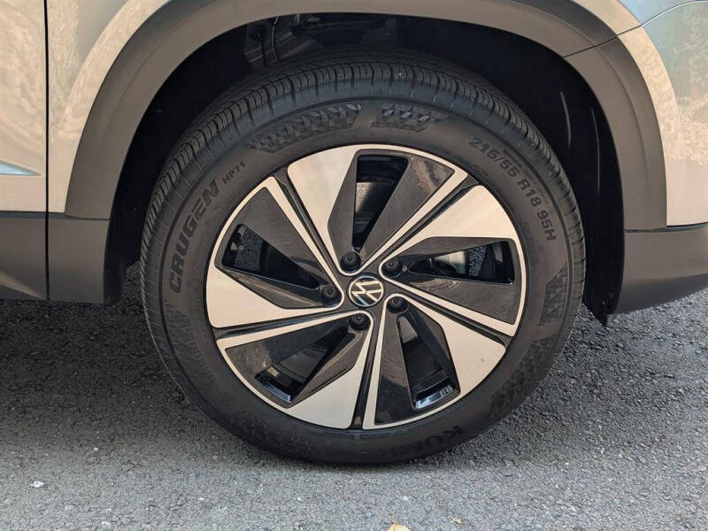 2024 Volkswagen Taos SE 4Motion