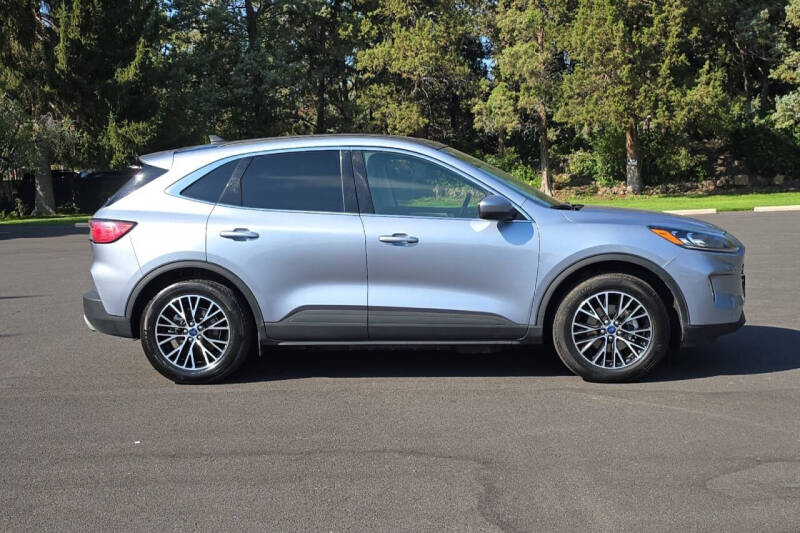 2022 Ford Escape Plug-In Hybrid Titanium