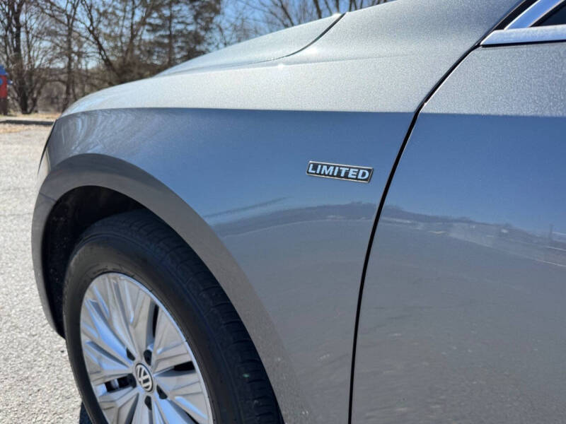 2015 Volkswagen Passat 1.8T Limited Edition