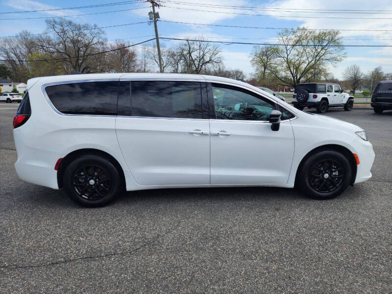 2025 Chrysler Pacifica Select
