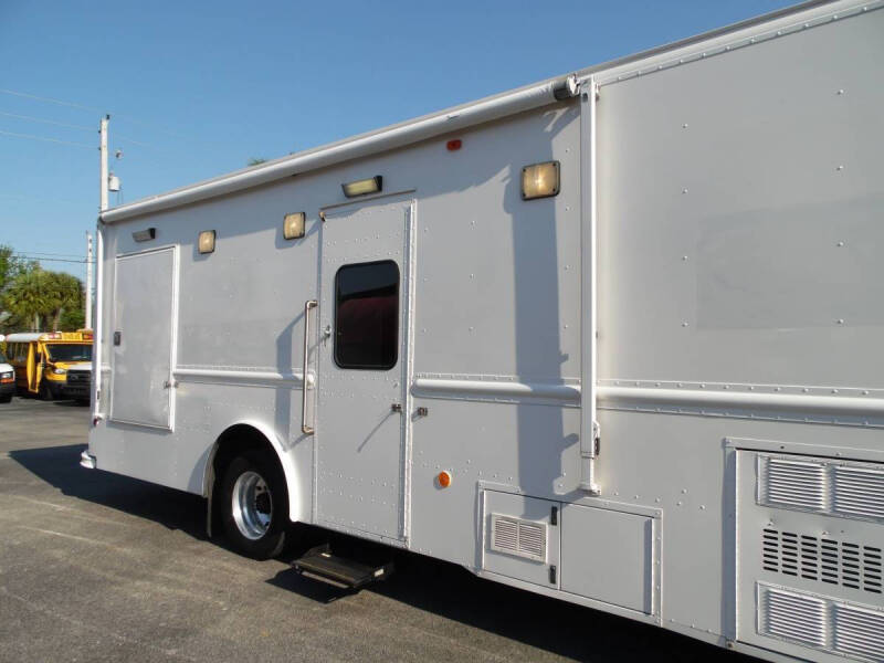 2003 Freightliner MT55 Chassis