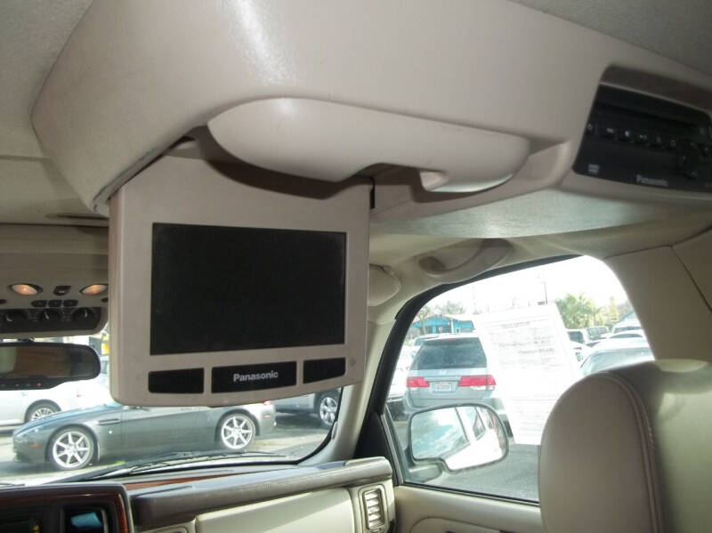 2004 Cadillac Escalade Base photo 29