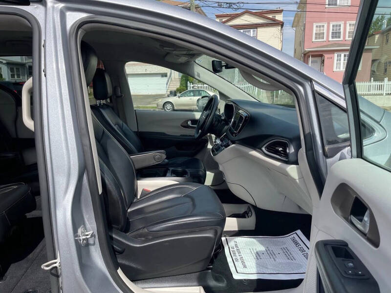 2020 Chrysler Voyager LXi