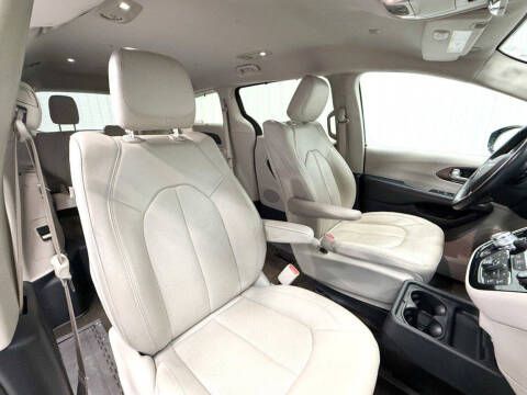 2017 Chrysler Pacifica Touring-L Plus