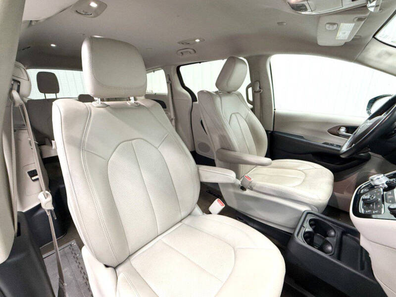 2017 Chrysler Pacifica Touring-L Plus