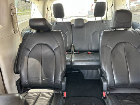 2017 Chrysler Pacifica Touring-L