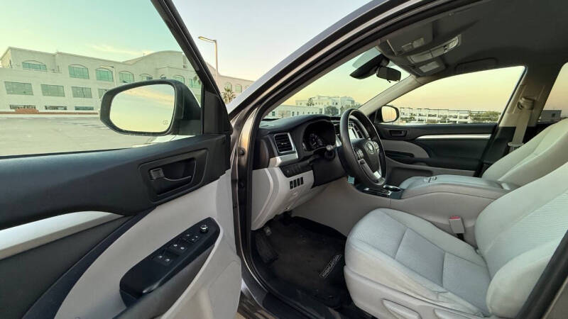 2018 Toyota Highlander LE