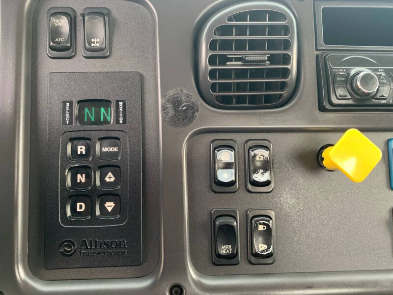 2017 Freightliner M2 106