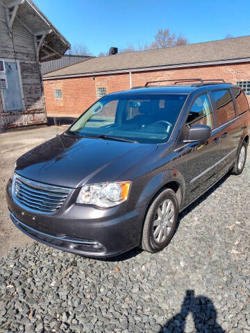 2016 Chrysler Town and Country for sale in Rittman, OH