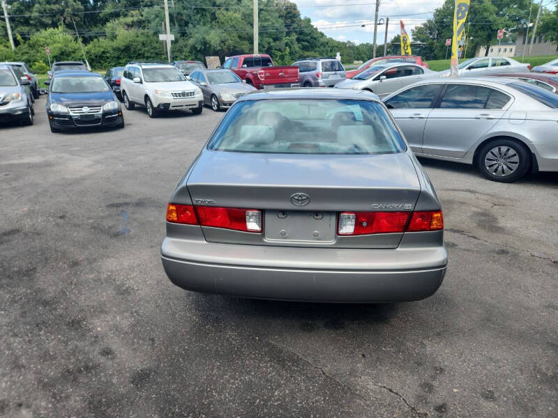 2000 Toyota Camry LE photo 8