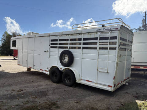2000 CM Trailers horse / livestock trailer