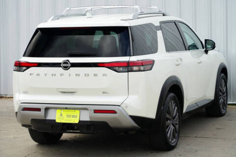 2023 Nissan Pathfinder SL