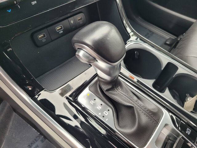 2024 Kia Carnival EX