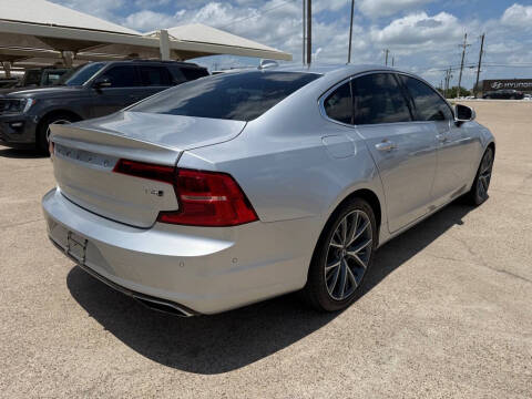 2017 Volvo S90 T6 Momentum
