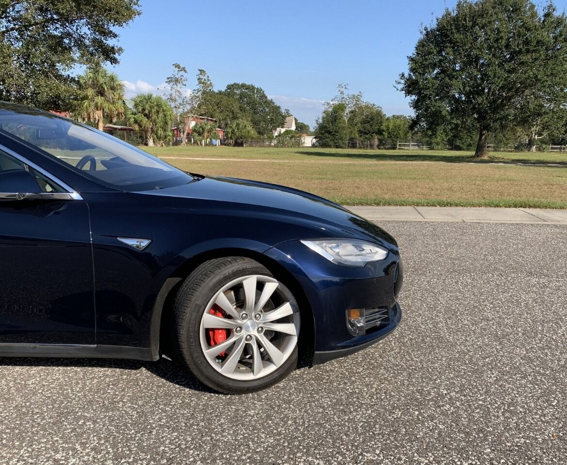 2014 Tesla Model S 9