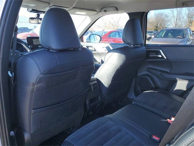 2024 Mitsubishi Outlander SE