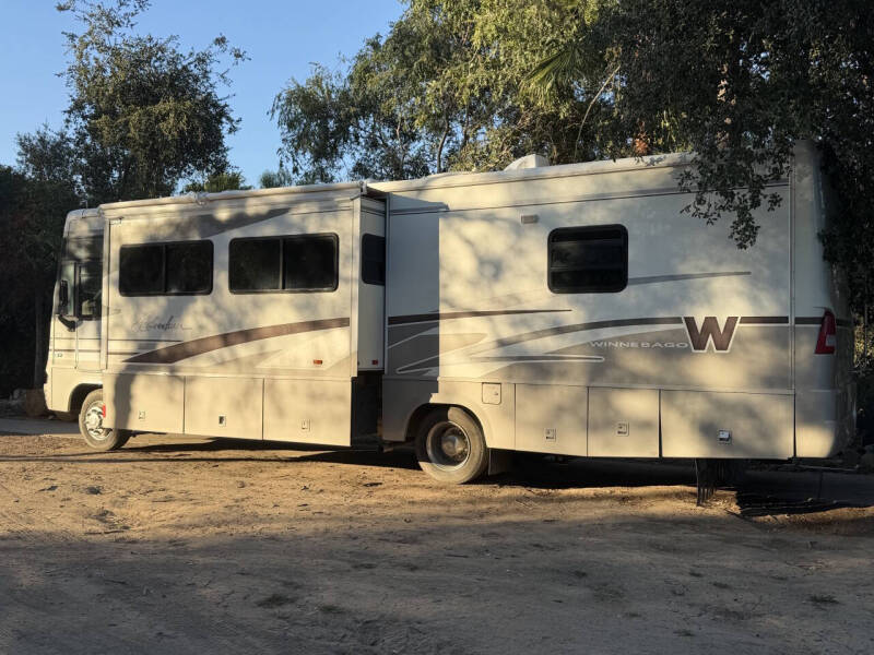 2003 Winnebago Adventurer