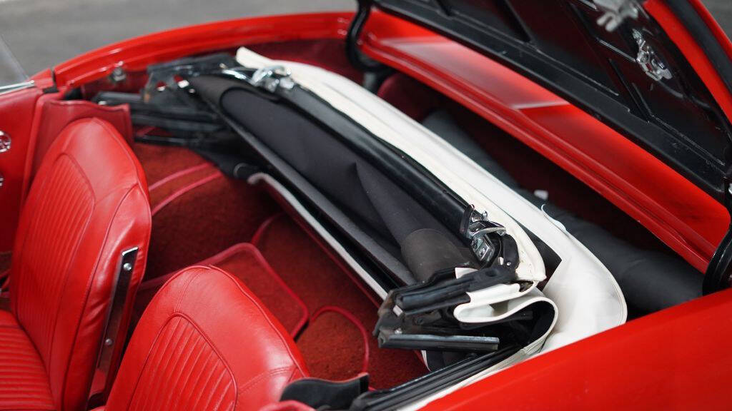 1963 Chevrolet Corvette 27