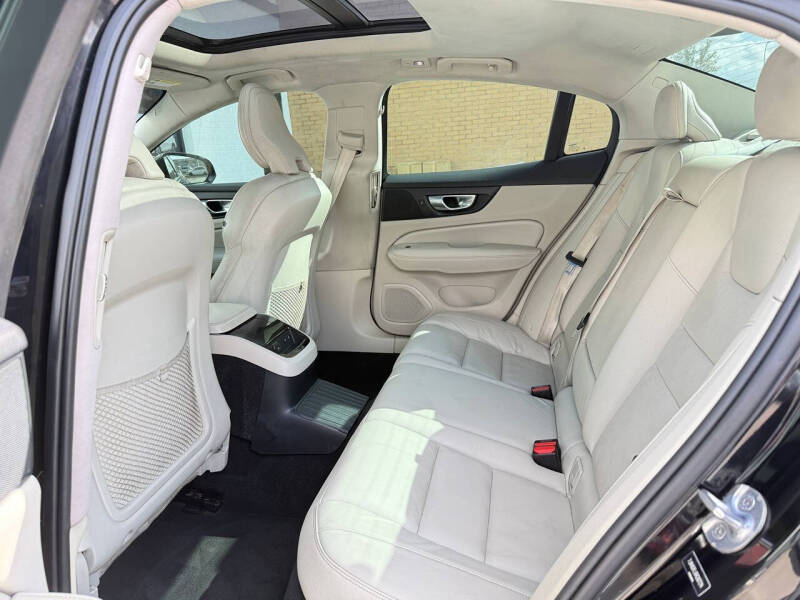 2024 Volvo S60 Recharge T8 Plus Dark Theme