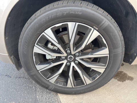 2024 Volvo XC60 B5 Core Dark Theme