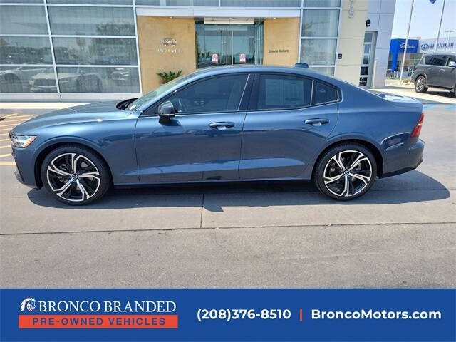 2024 Volvo S60 B5 Ultimate Dark Theme