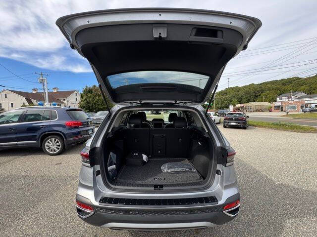 2025 Volkswagen Taos SE 4Motion