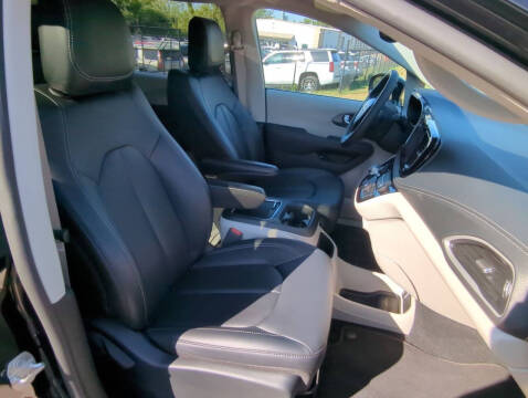 2024 Chrysler Pacifica Plug-In Hybrid Select