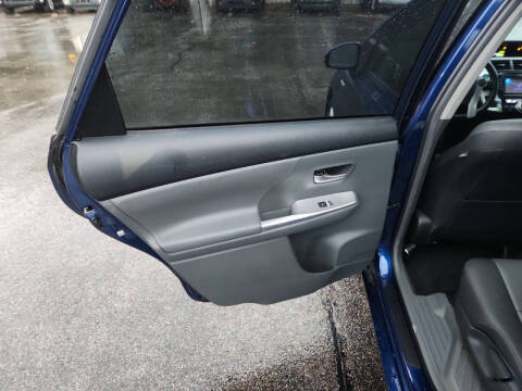 2013 Toyota Prius v Five