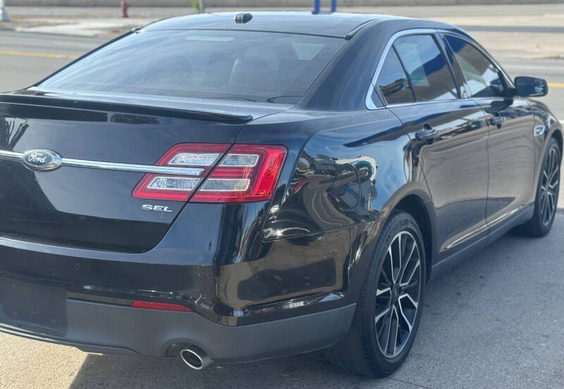 2018 Ford Taurus SEL