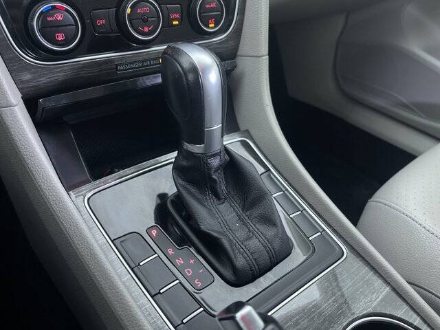 2016 Volkswagen Passat 1.8T SE