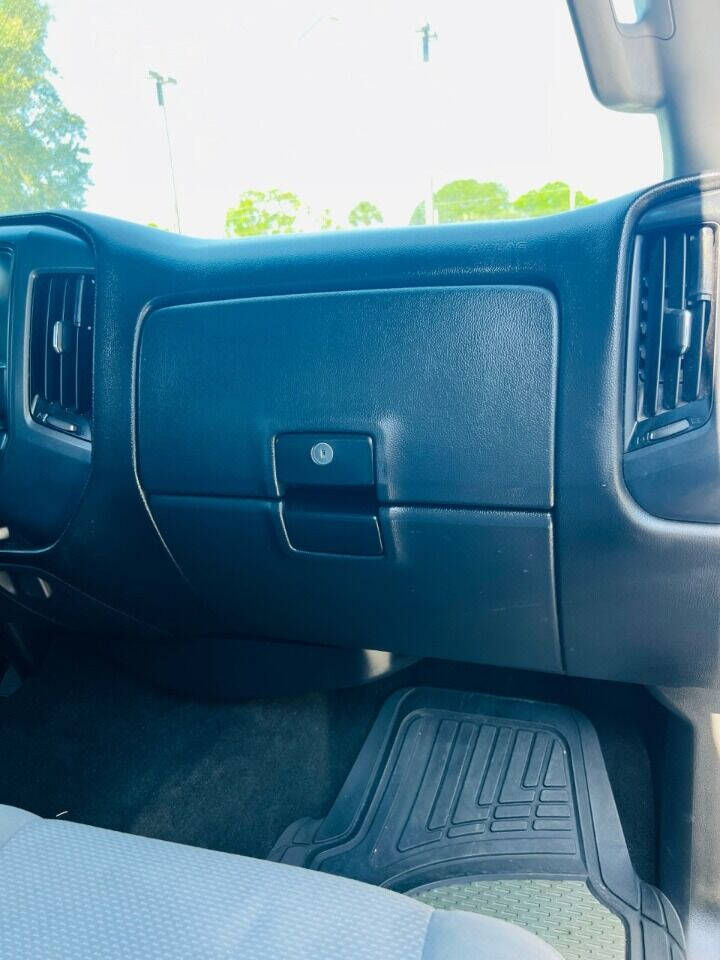 2017 Chevrolet Silverado Pickup - $22,950