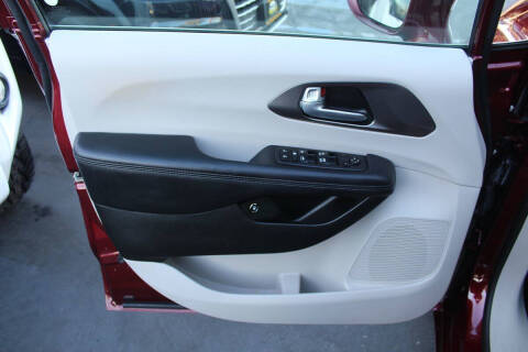 2017 Chrysler Pacifica Hybrid Platinum