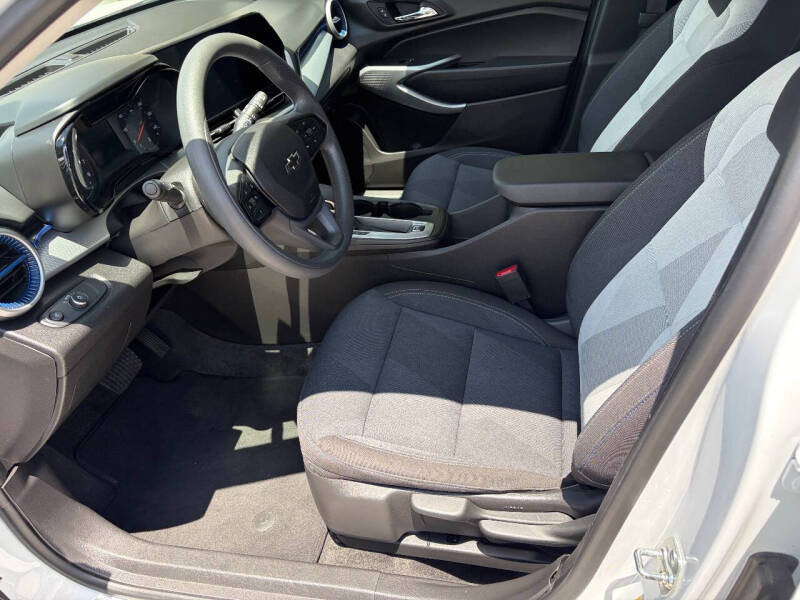 2025 Chevrolet Trax LS