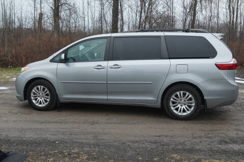 2015 Toyota Sienna XLE 8-Passenger