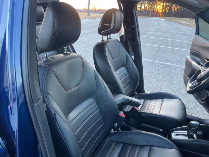 2020 Nissan Kicks SR